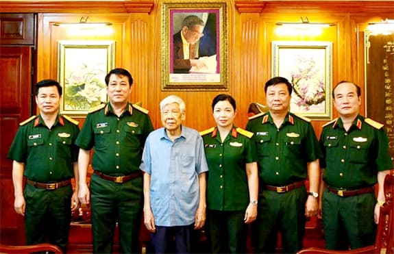 Đồng chí Lê Khả Phiêu với sự nghiệp xây dựng Quân đội Nhân dân Việt Nam vững mạnh về chính trị