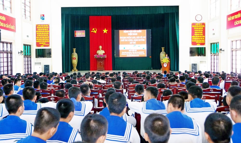 Tuyên truyền về động vật biển độc, bảo đảm an toàn cho bộ đội