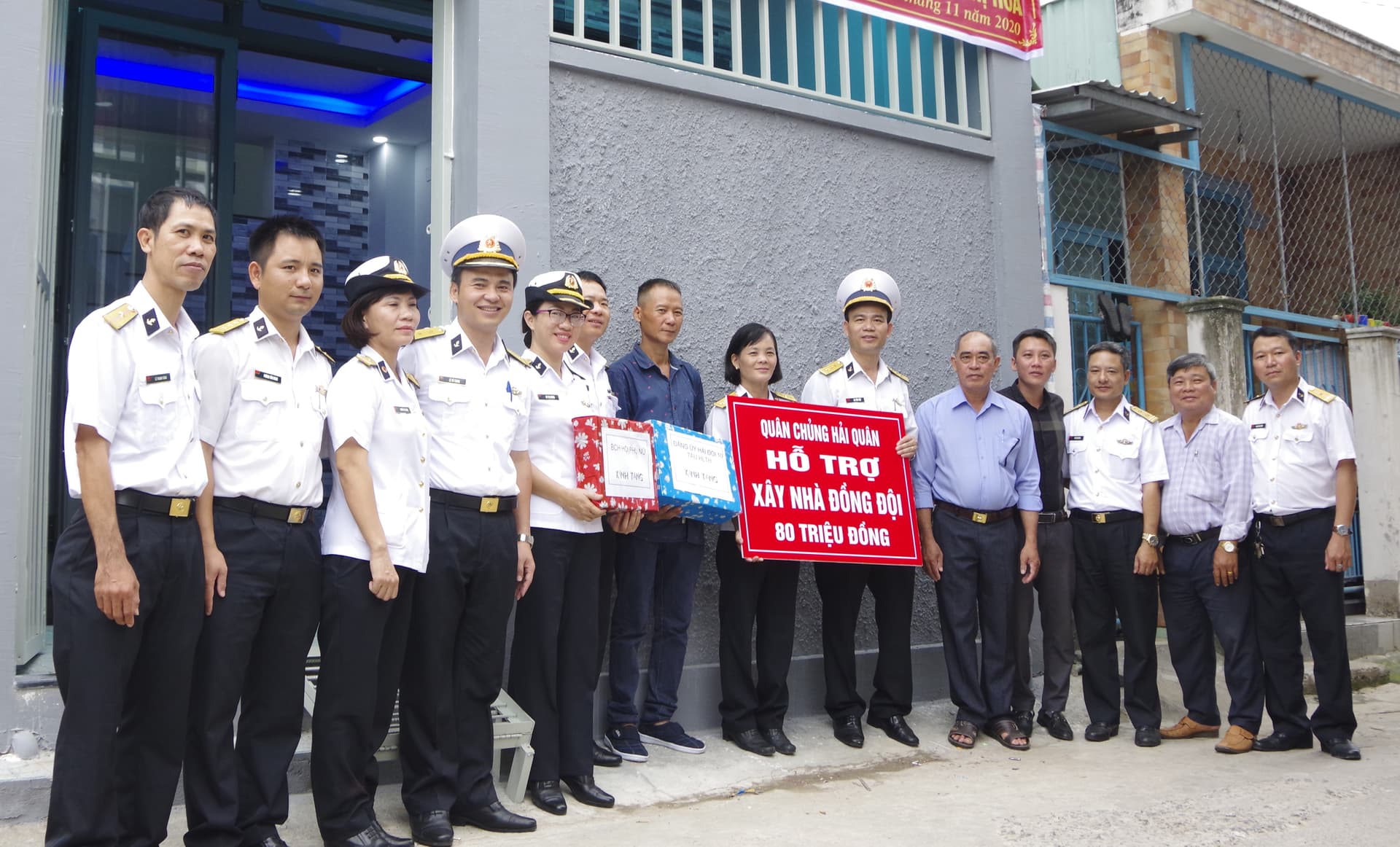 Trường Cao đẳng Kỹ thuật Hải quân bàn giao nhà đồng đội