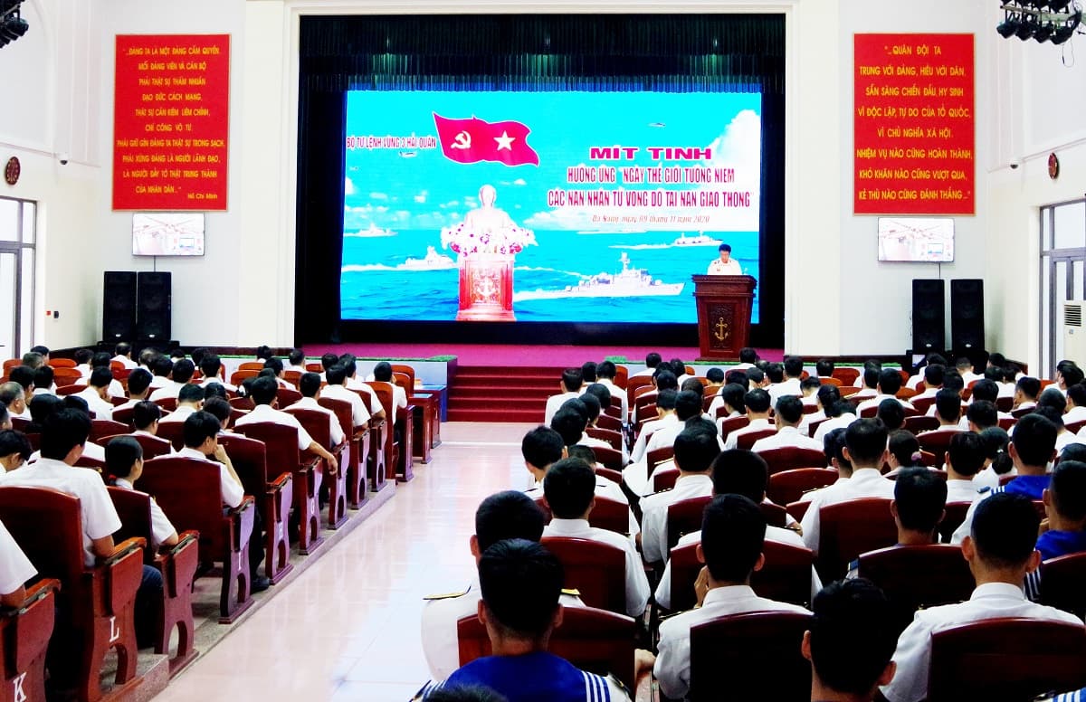 Mít tinh hưởng ứng "Ngày thế giới tưởng niệm các nạn nhân tử vong do tai nạn giao thông"