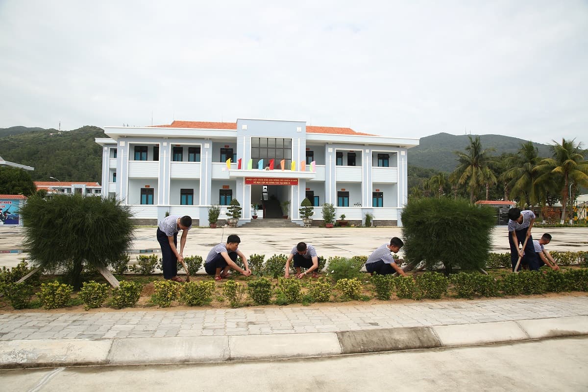 Môi trường xanh, sạch, đẹp từ bàn tay người lính Công binh Hải quân