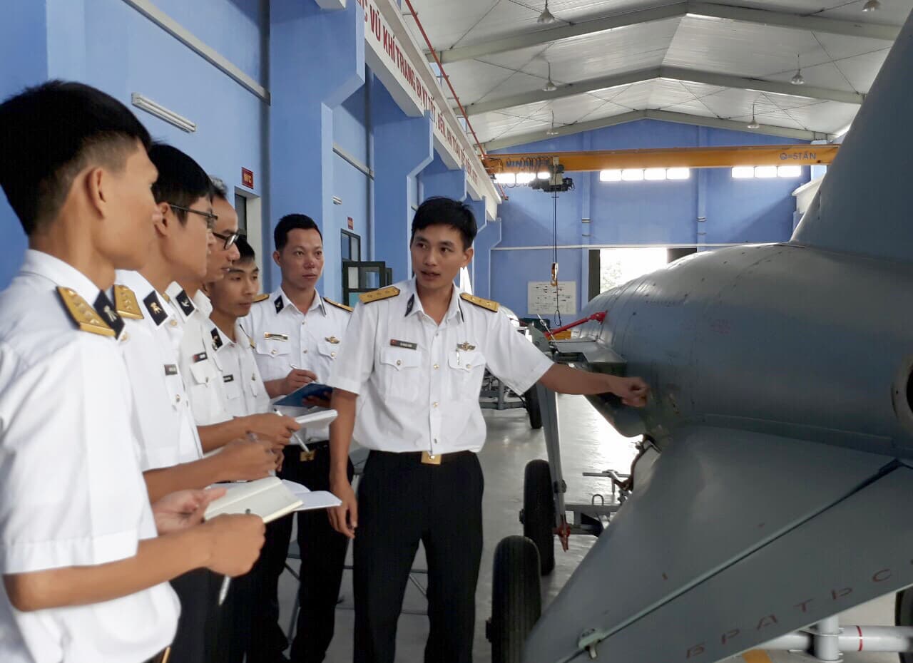 Rèn luyện cán bộ trẻ thông qua thực tiễn