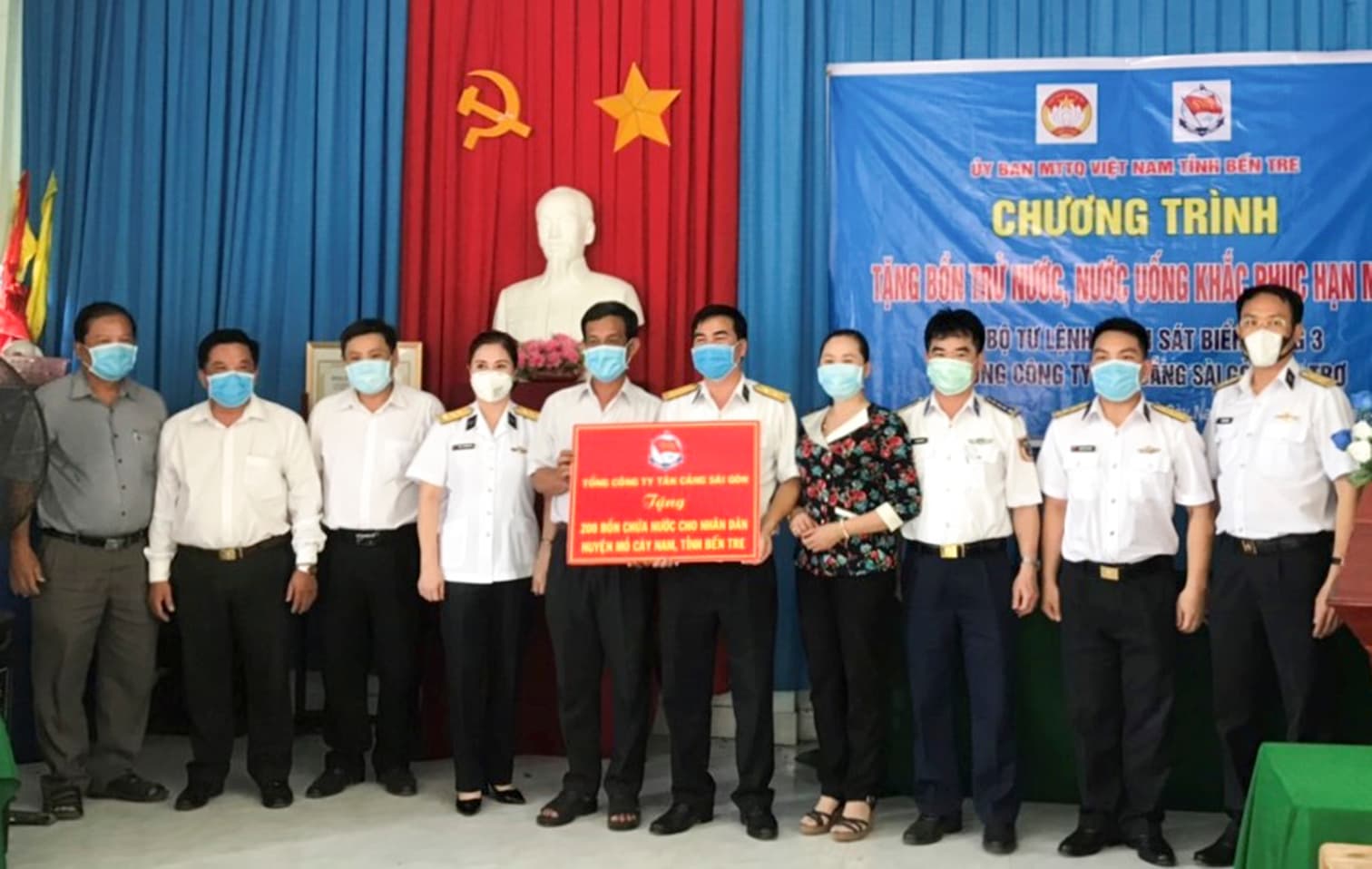 Tổng công ty Tân cảng Sài Gòn: Tặng bà con Bến Tre 200 bồn chứa nước