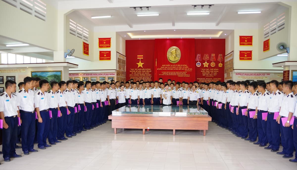Học viện Hải quân giáo dục truyền thống cho học viên khóa mới