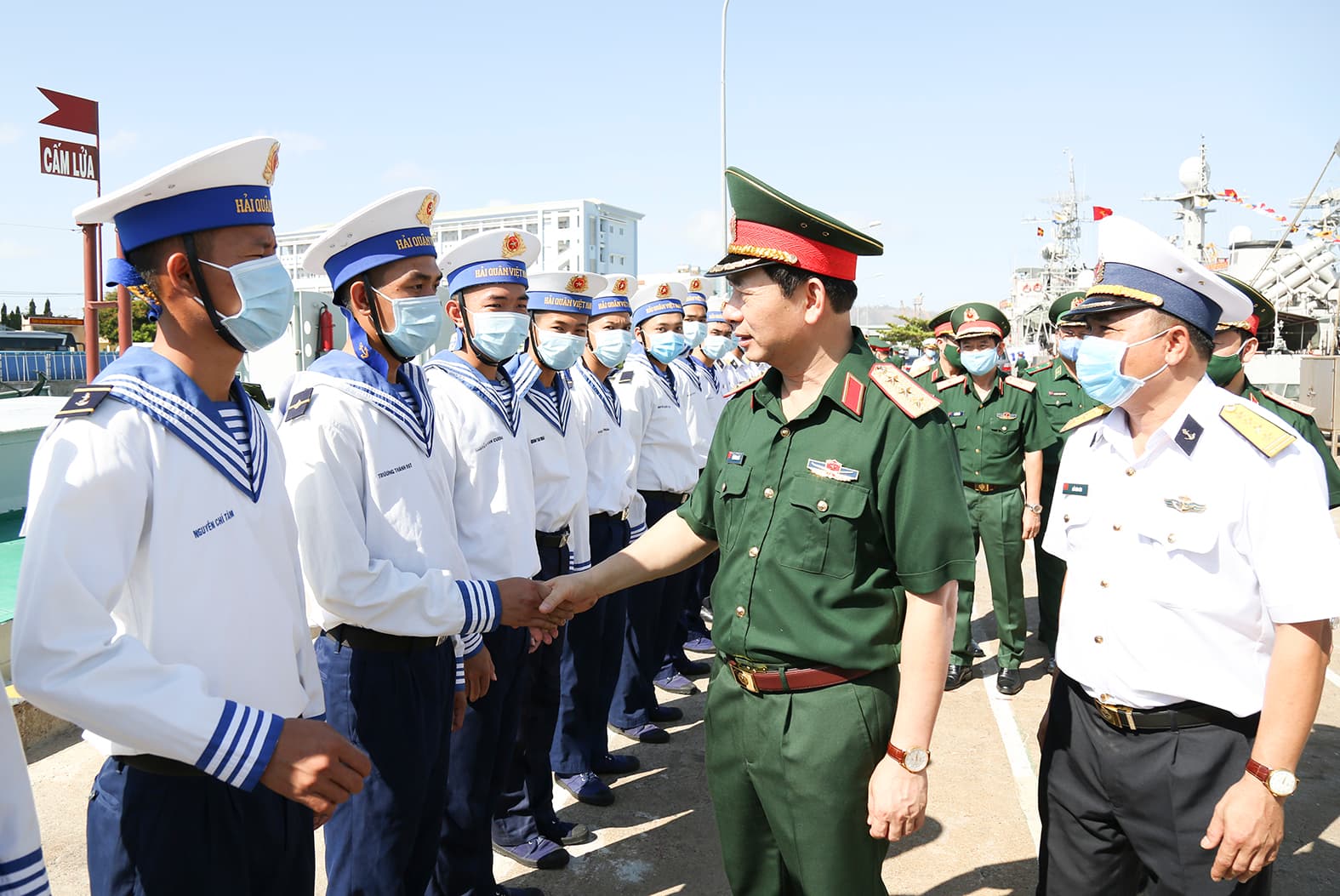 Tổng Tham mưu trưởng Quân đội Nhân dân Việt Nam kiểm tra công tác sẵn sàng chiến đấu tại Vùng 2 Hải quân