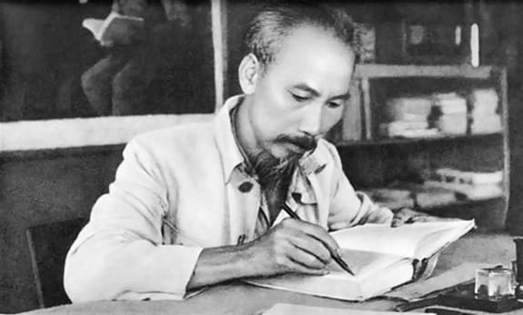 Vận dụng sáng tạo tư tưởng Hồ Chí Minh trong xây dựng Quân đội Nhân dân Việt Nam thời kỳ mới