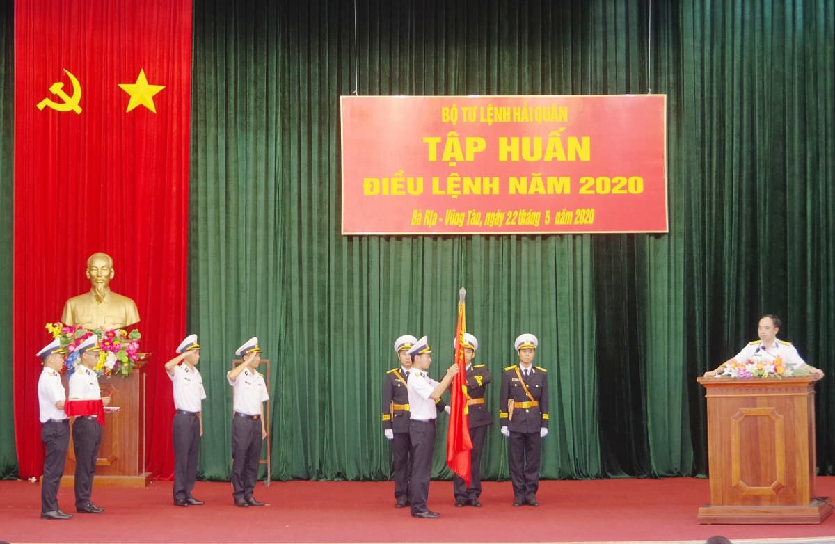 Quân chủng Hải quân tập huấn điều lệnh cho 215 cán bộ Vùng 2 Hải quân