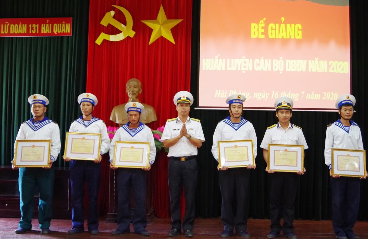 Lữ đoàn 131: Bế giảng huấn luyện cán bộ dự bị động viên