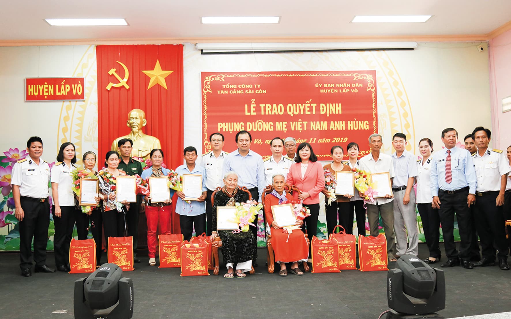 Quân chủng Hải quân: Nhiều hoạt động tri ân anh hùng, liệt sĩ, người có công