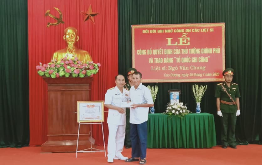 Lữ đoàn 101: Trao bằng “Tổ quốc ghi công” liệt sĩ Ngô Văn Chung