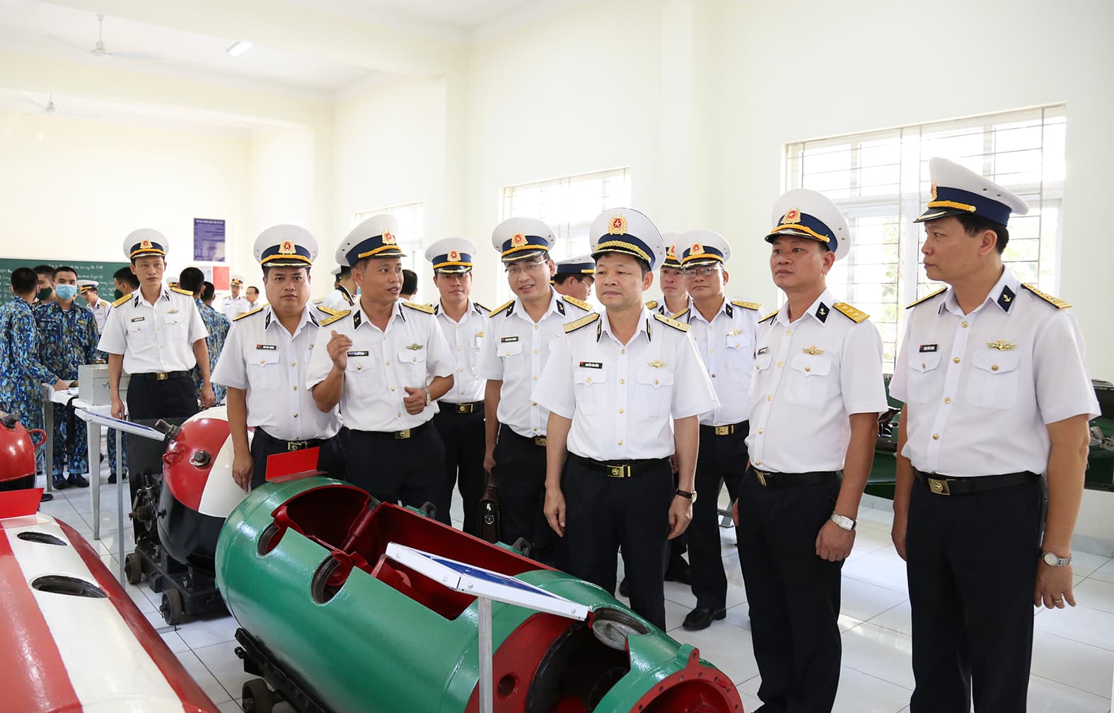 Chính ủy Hải quân thăm, nắm tình hình tại Trường Cao đẳng kỹ thuật Hải quân