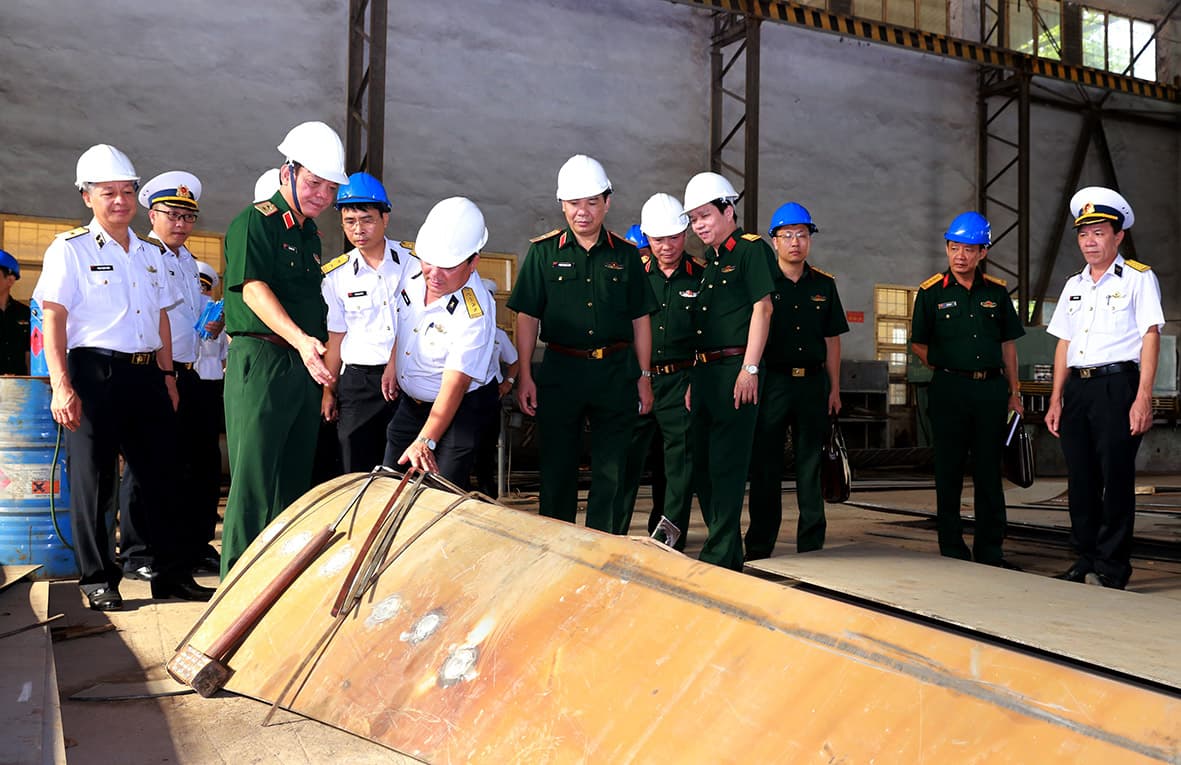 Trung tướng Ngô Minh Tiến thăm và kiểm tra Nhà máy X46