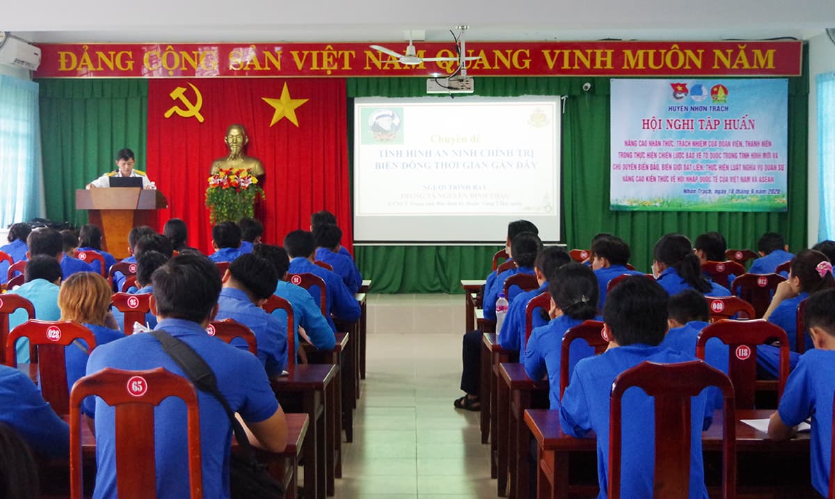 Trung tâm Bảo đảm kỹ thuật Vùng 2 thông tin về biển, đảo cho hơn 200 cán bộ, đoàn viên huyện Nhơn Trạch