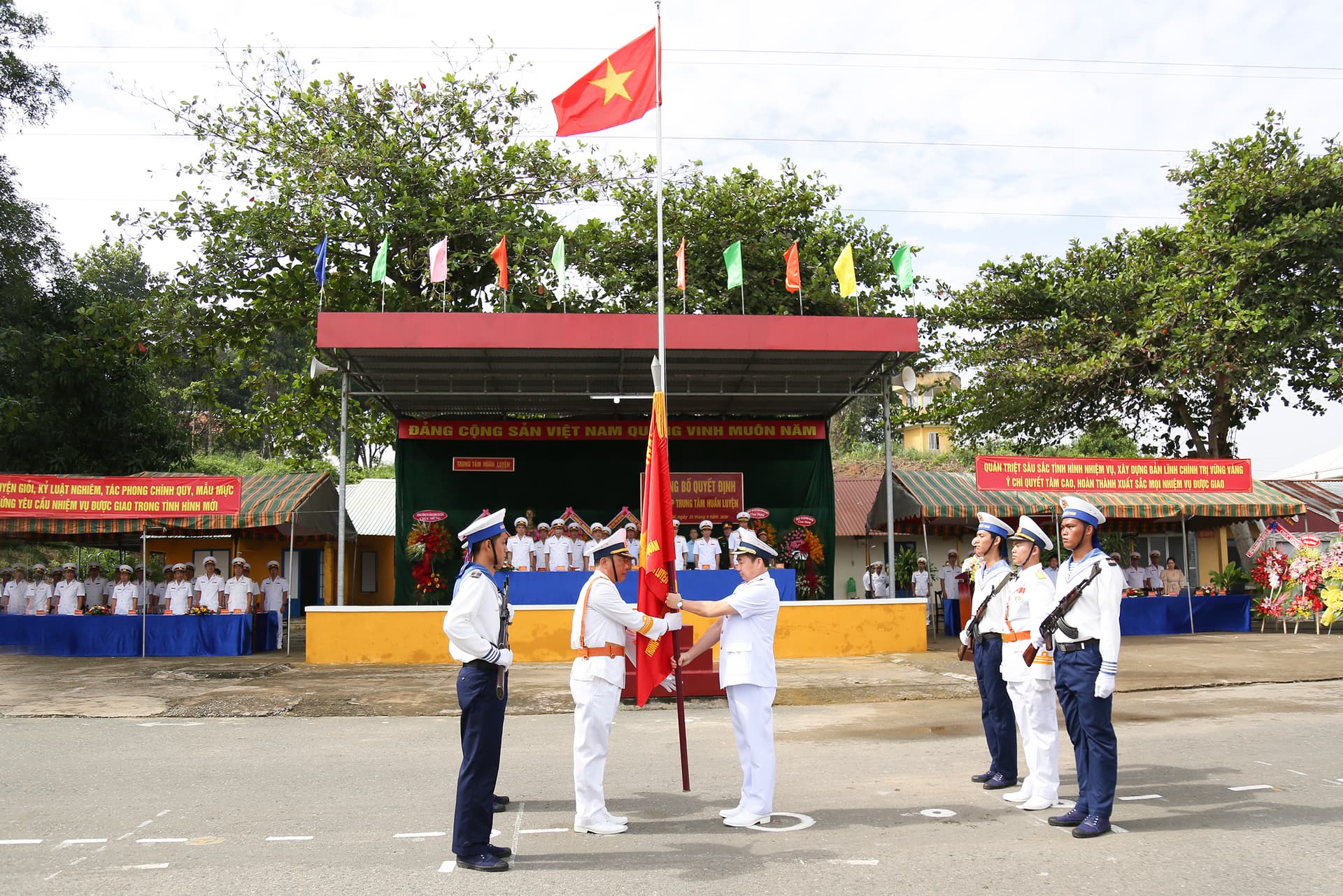 Tư lệnh Hải quân dự lễ công bố quyết định thành lập Trung tâm Huấn luyện Vùng 2