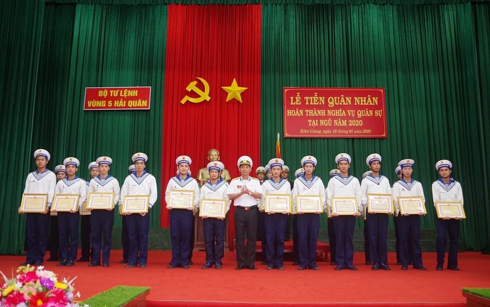 Vùng 5 Hải quân tiễn hơn 300 quân nhân hoàn thành nghĩa vụ quân sự trở về địa phương