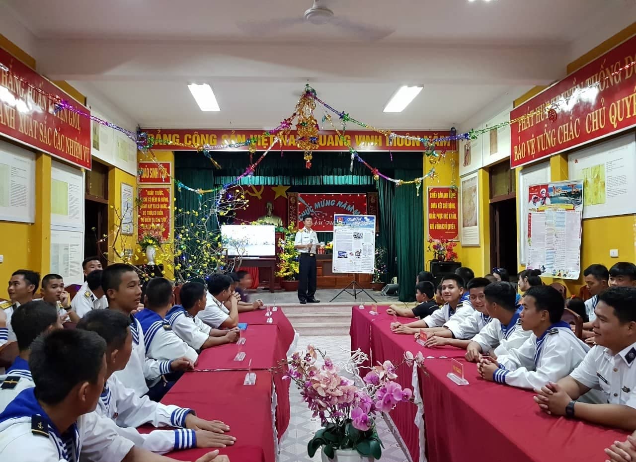 Xuân trên đảo Sinh Tồn