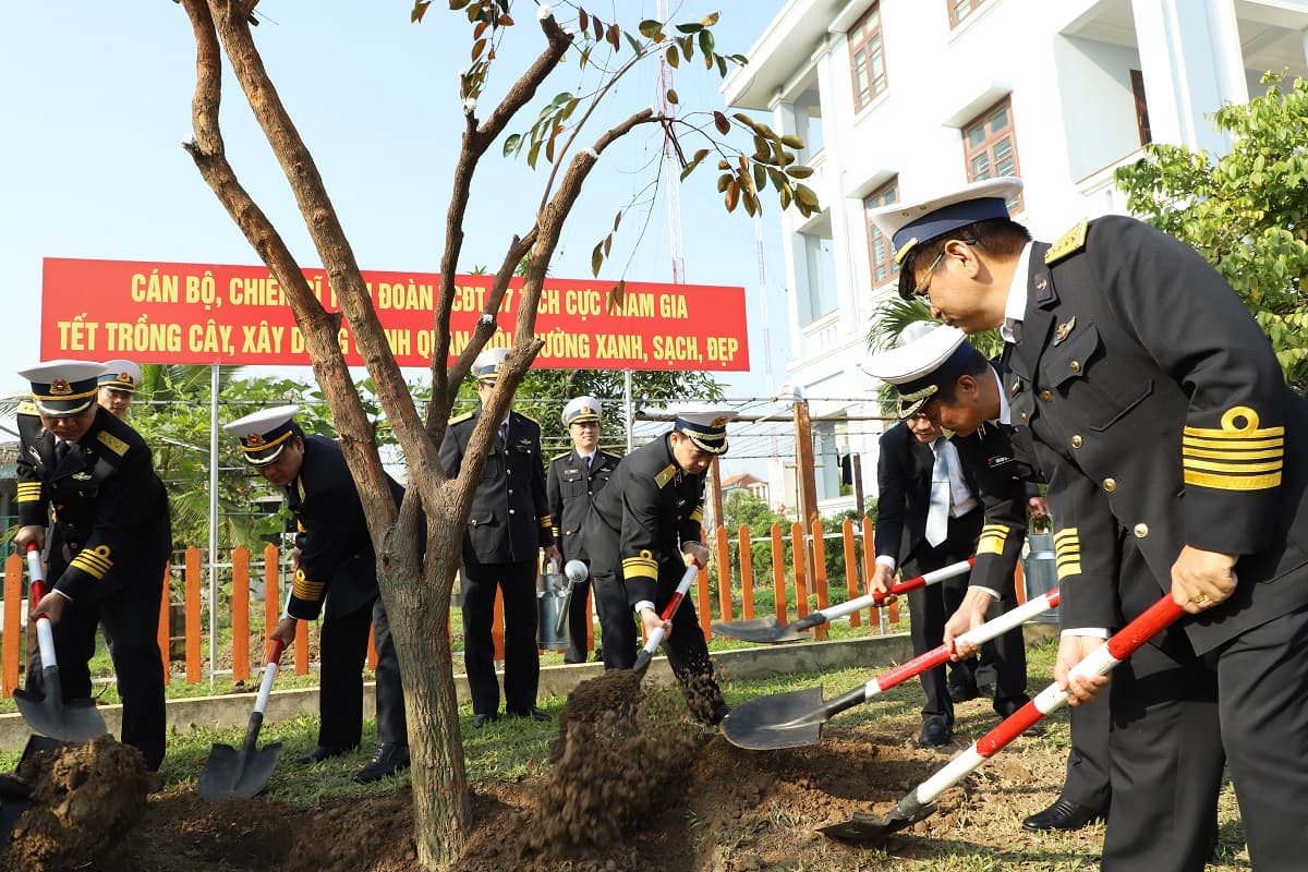 Quân chủng Hải quân: Hưởng ứng “Tết trồng cây đời đời nhớ ơn Bác Hồ” Xuân Canh Tý 2020