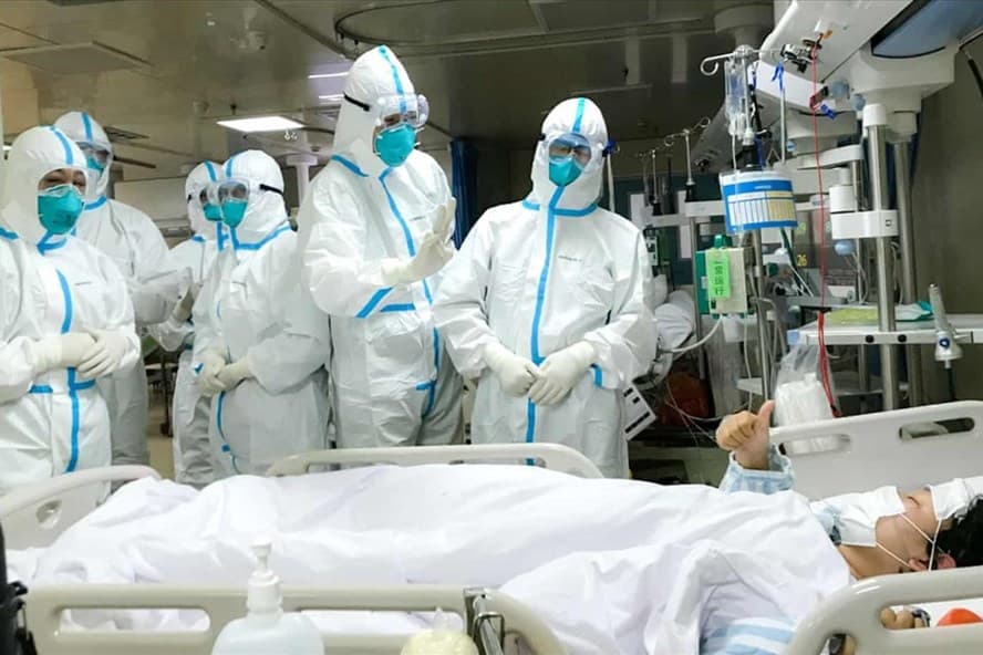 Dịch bệnh viêm phổi do virus corona: Virus có thể lây từ người sang người trong vòng 15 phút