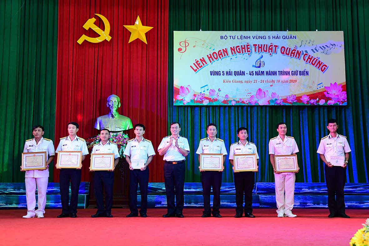 Vùng 5: 44 tiết mục văn nghệ mang sắc thái văn hóa nhiều vùng, miền