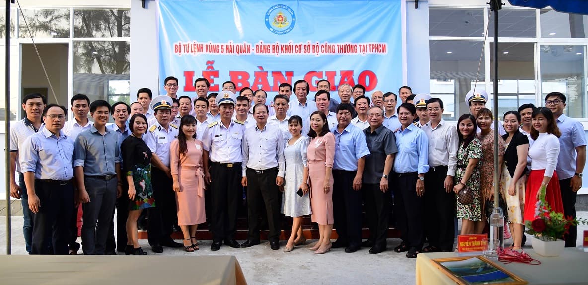 Đảng ủy Khối cơ sở Bộ Công thương bàn giao Nhà câu lạc bộ thủy thủ cho Vùng 5