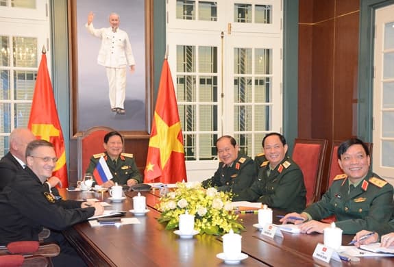 Bộ trưởng Bộ Quốc phòng Ngô Xuân Lịch điện đàm trực tuyến với Bộ trưởng Bộ Quốc phòng Liên bang Nga