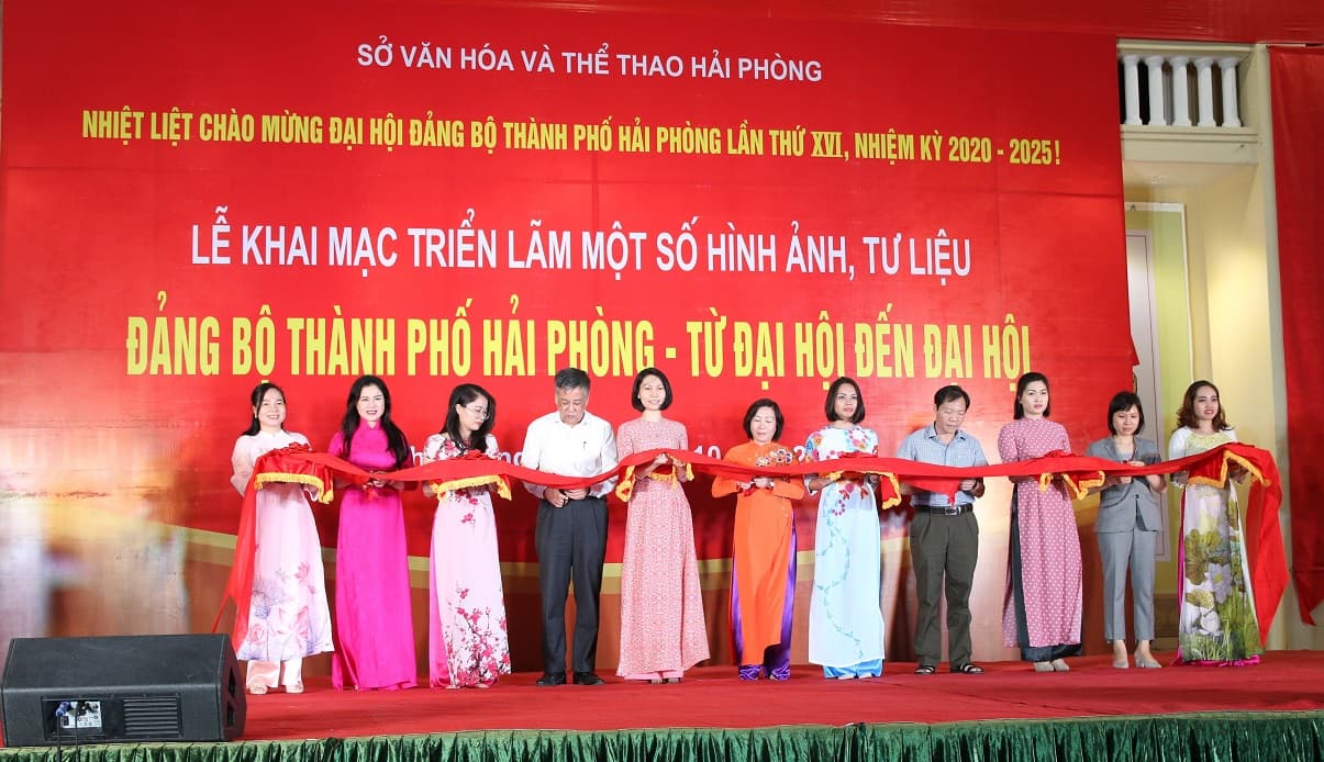 Triển lãm “Đảng bộ thành phố Hải Phòng - Từ Đại hội đến Đại hội”