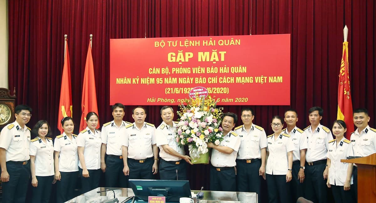Gặp mặt cán bộ, phóng viên Báo Hải quân nhân kỷ niệm 95 năm Ngày Báo chí cách mạng Việt Nam