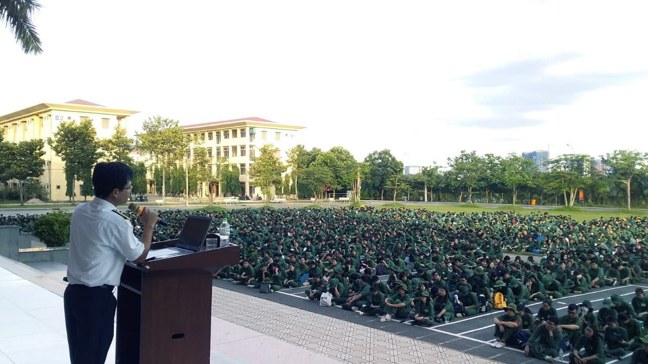 Hơn 5.000 sinh viên nghe nói chuyện chuyên đề về biển, đảo