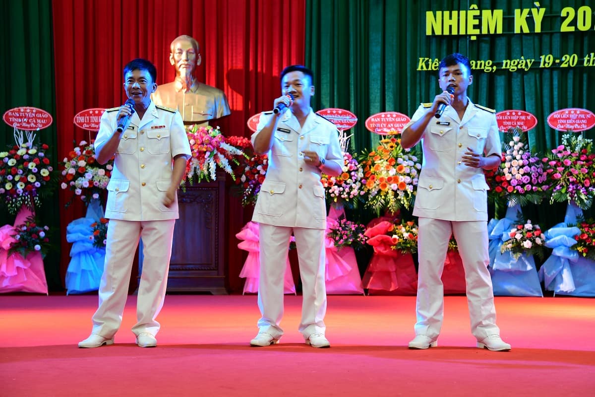 Vùng 5 giao lưu văn nghệ chào mừng Đại hội Đảng bộ