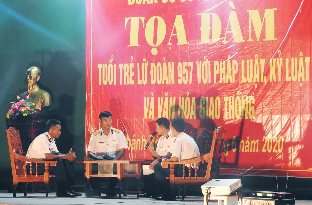 Tọa đàm “Tuổi trẻ Lữ đoàn 957 với pháp luật, kỷ luật và văn hóa giao thông”