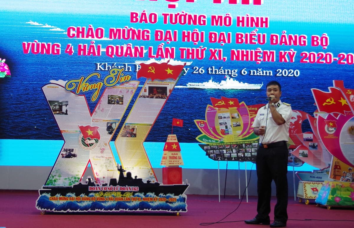 Thi báo tường mô hình chào mừng Đại hội đại biểu Đảng bộ Vùng 4
