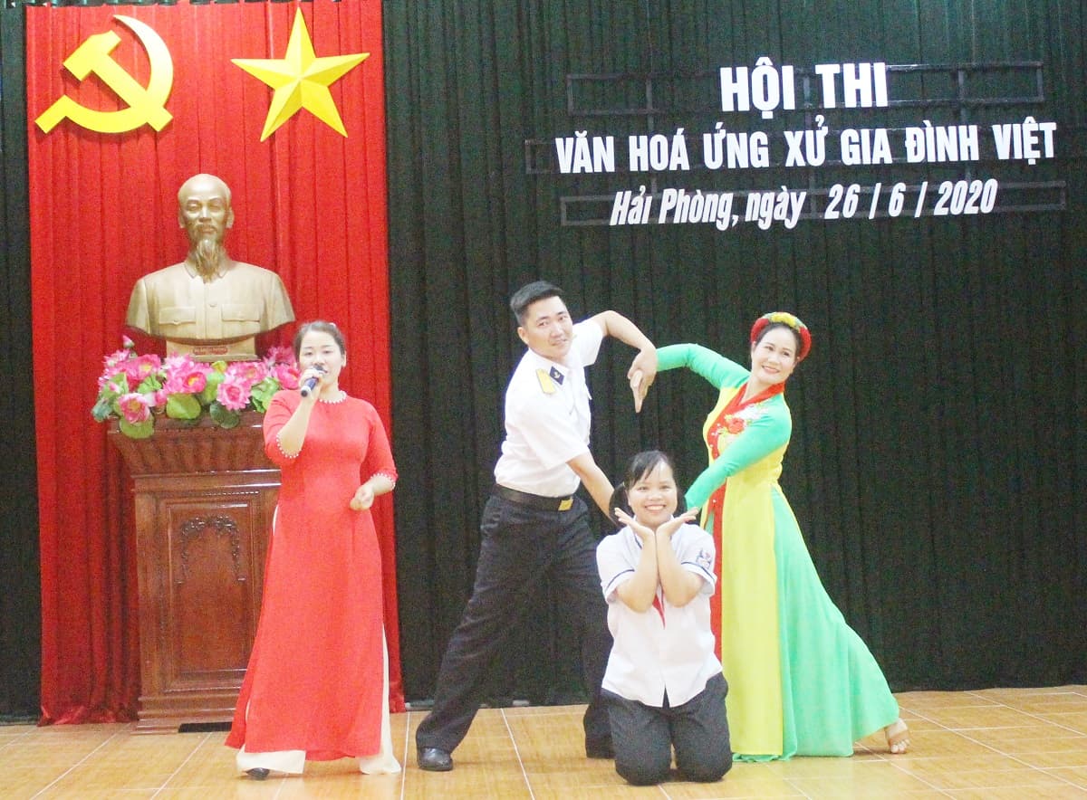 Hội thi “Văn hóa ứng xử gia đình Việt”