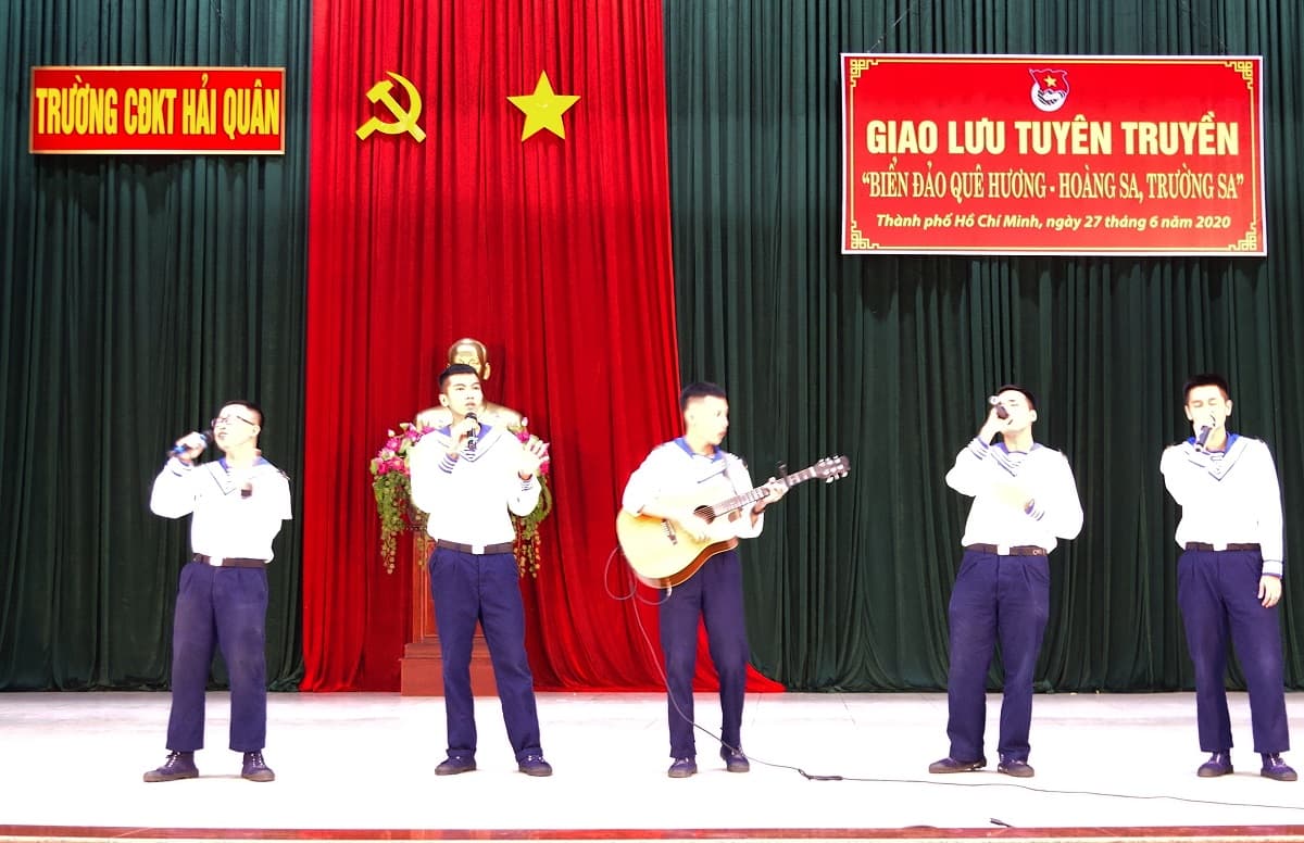 Giao lưu, tuyên truyền về biển, đảo quê hương