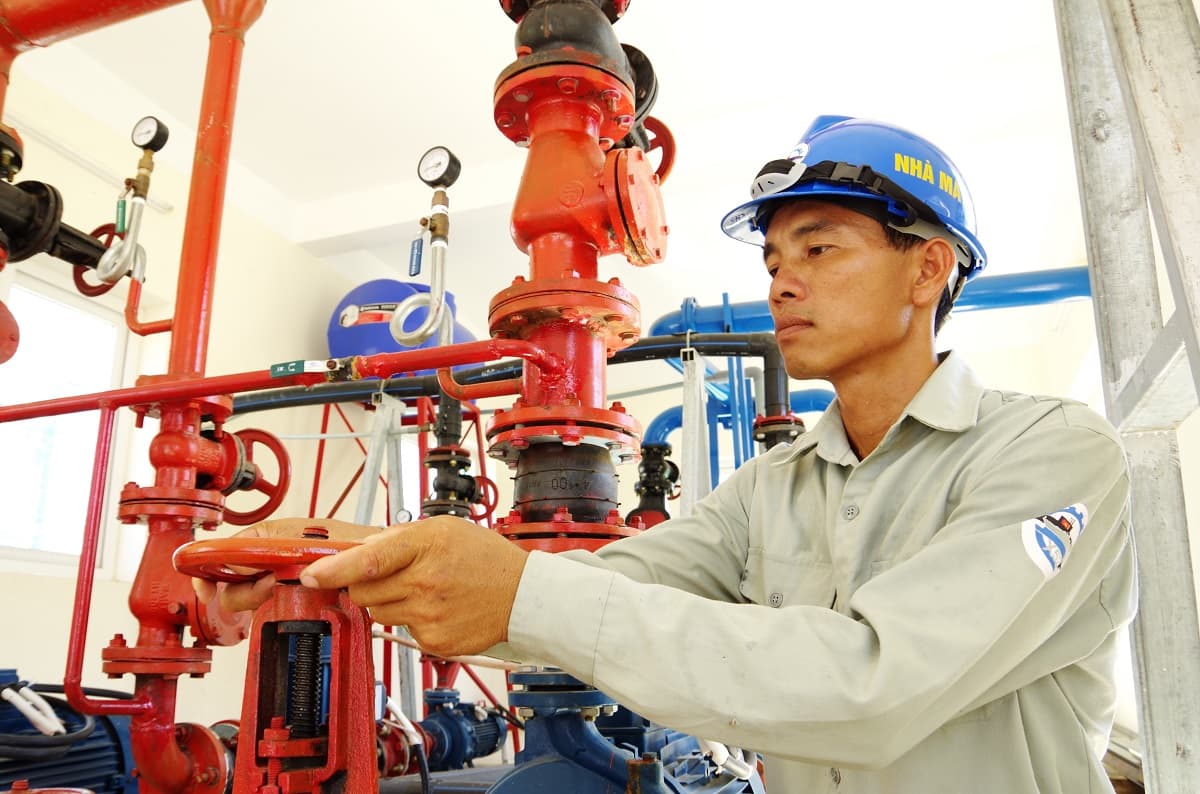 Nhân viên điện nước nhiệt huyết, sáng tạo