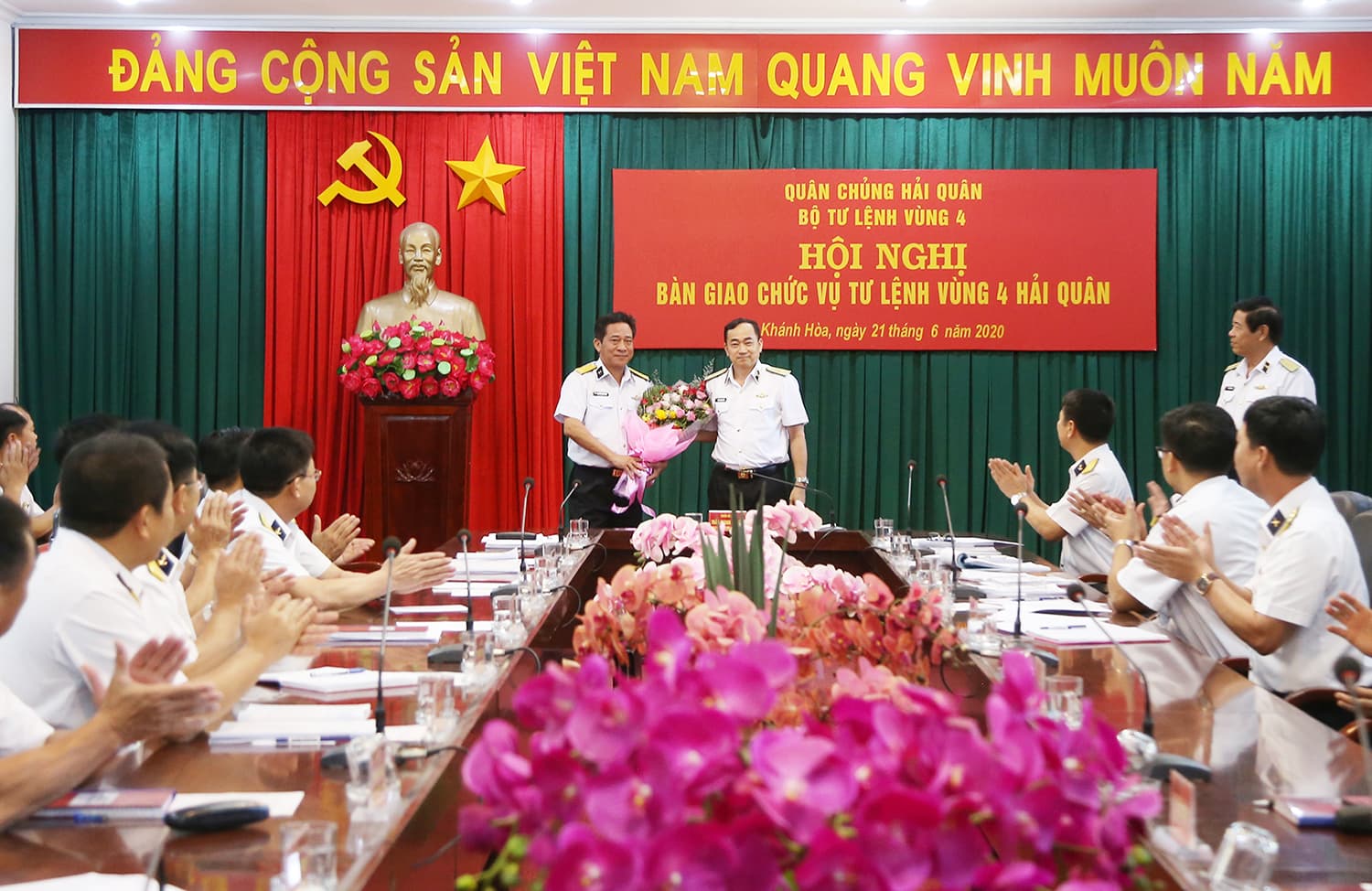 Bàn giao chức vụ Tư lệnh Vùng 4 Hải quân