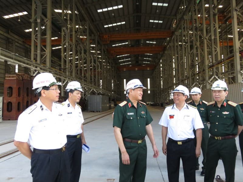 Thứ trưởng Bộ Quốc phòng thăm và làm việc tại Nhà máy X52 Hải quân