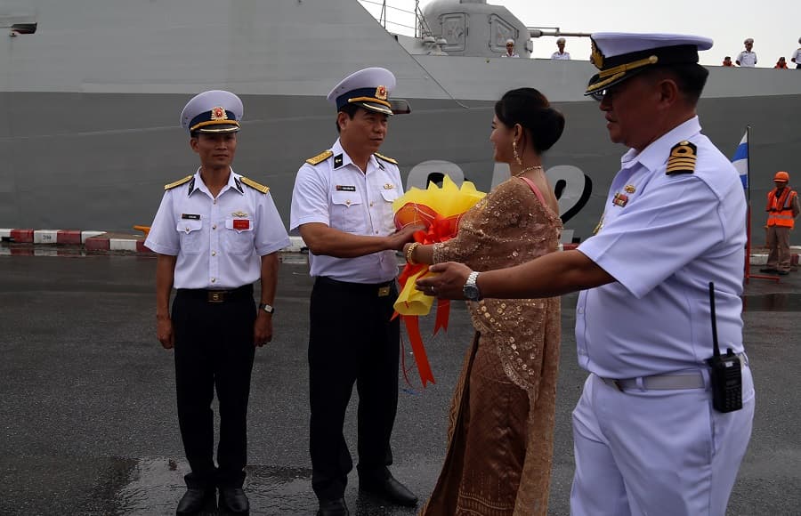 Tàu 012-Lý Thái Tổ cập Cảng Chuk-Samet, Thái Lan