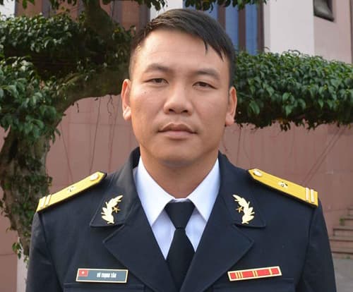 Sĩ quan trẻ được cấp trên tín nhiệm, cấp dưới tin yêu