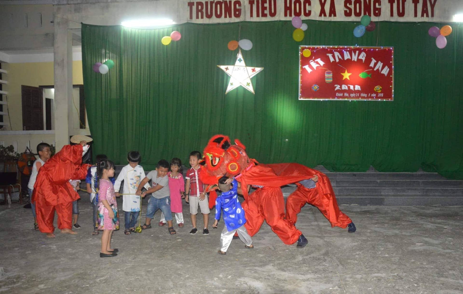 Vui Tết Trung thu ở xã đảo Song Tử Tây