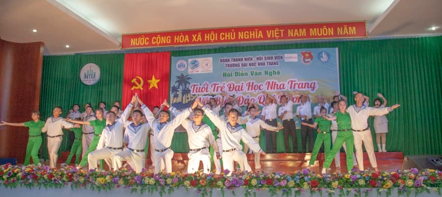 Giao lưu “Tuổi trẻ với biển, đảo quê hương”