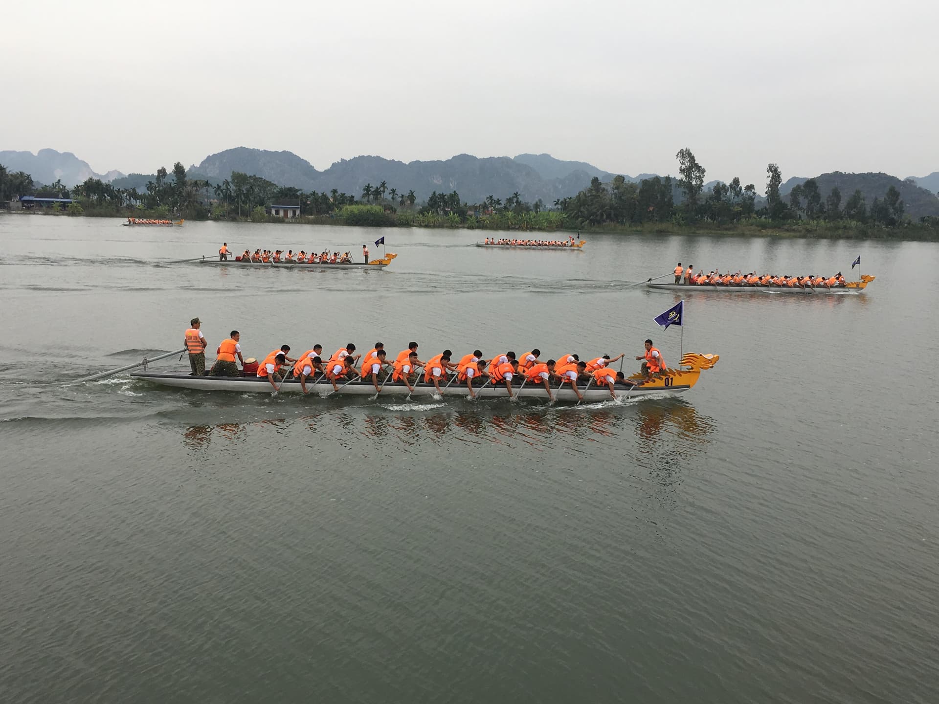 Vóc dáng thuyền rồng trên dòng sông lịch sử