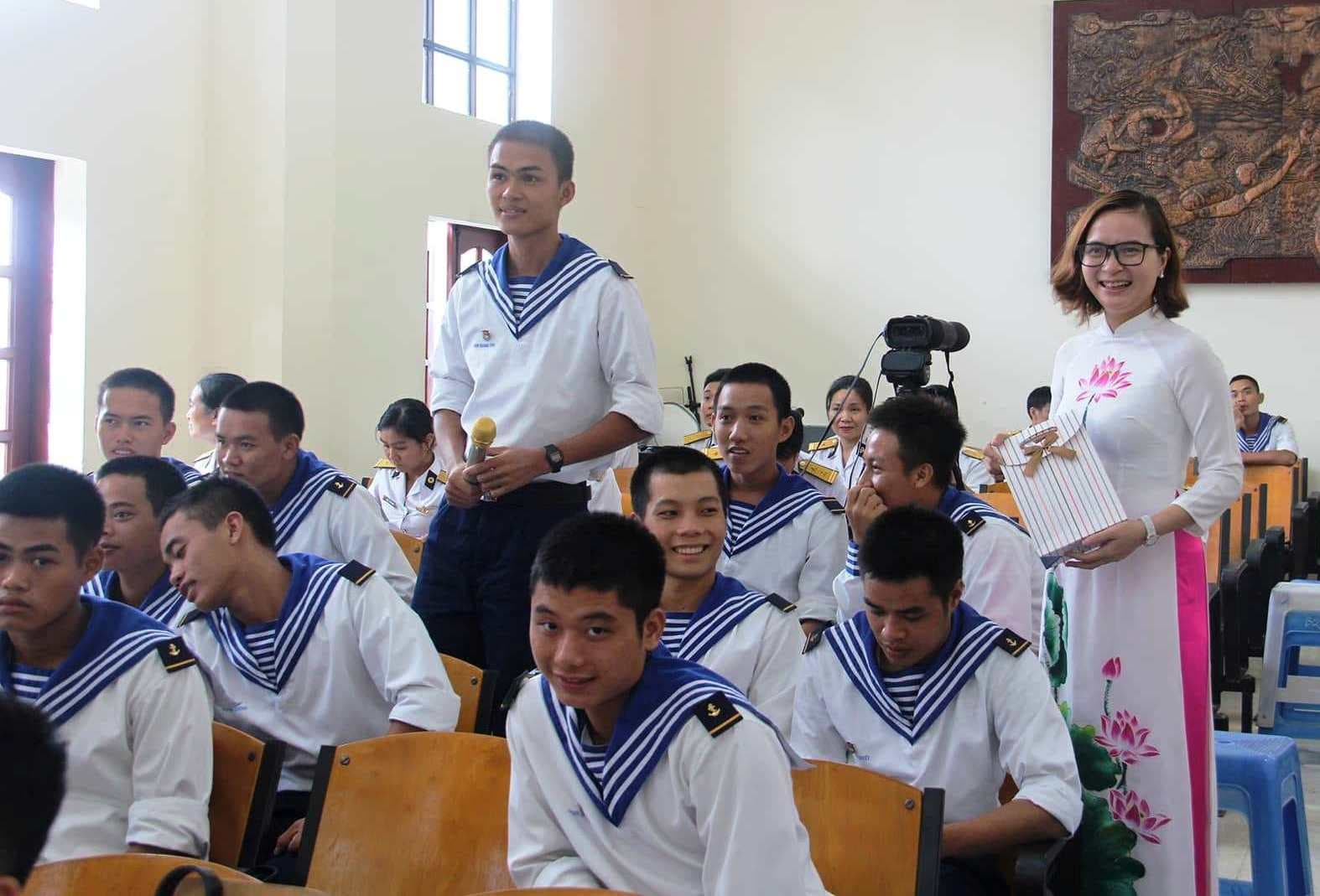 Bệnh viện Bạch Mai truyền thông giáo dục sức khỏe cho cán bộ, chiến sĩ Lữ đoàn 126
