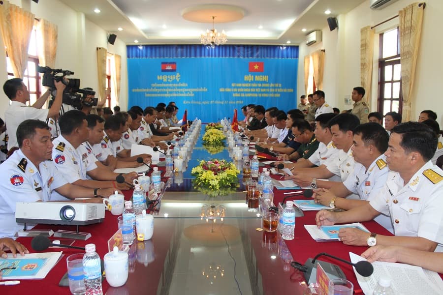 Hải quân nhân dân Việt Nam và Hải quân Hoàng gia Cam-pu-chia rút kinh nghiệm tuần tra chung