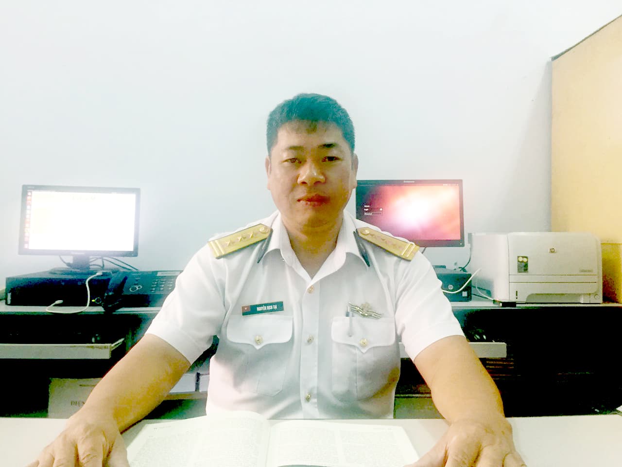 Nhân viên Học viện Hải quân nhặt được của rơi, tìm người trả lại