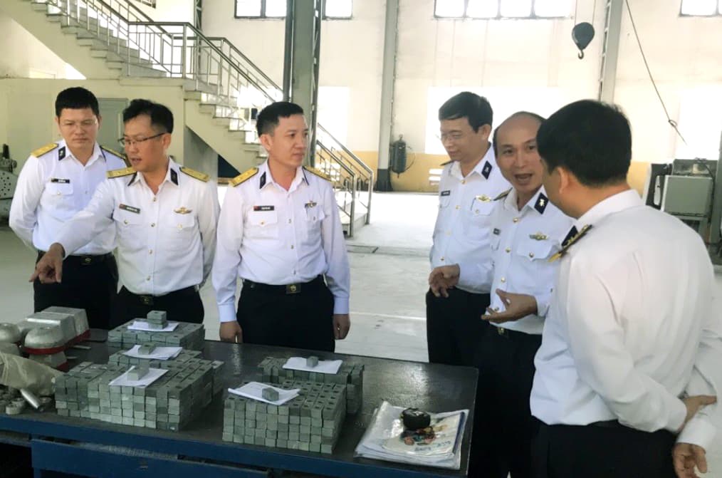 Nhà máy X48 Hải quân "55 năm đoàn kết, kỷ luật, khắc phục khó khăn, lao động sáng tạo, hoàn thành tốt nhiệm vụ”