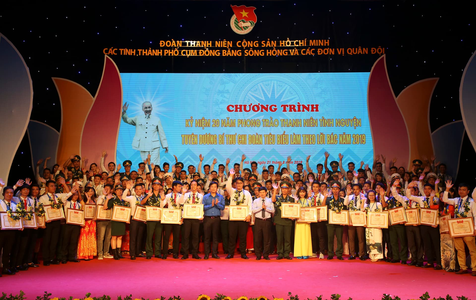 Tuyên dương 129 Bí thư chi đoàn tiêu biểu làm theo lời Bác