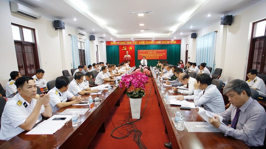 Tổng cục Chính trị Quân đội nhân dân Việt Nam và Hội đồng Lý luận Trung ương khảo sát tại Vùng 4 Hải quân