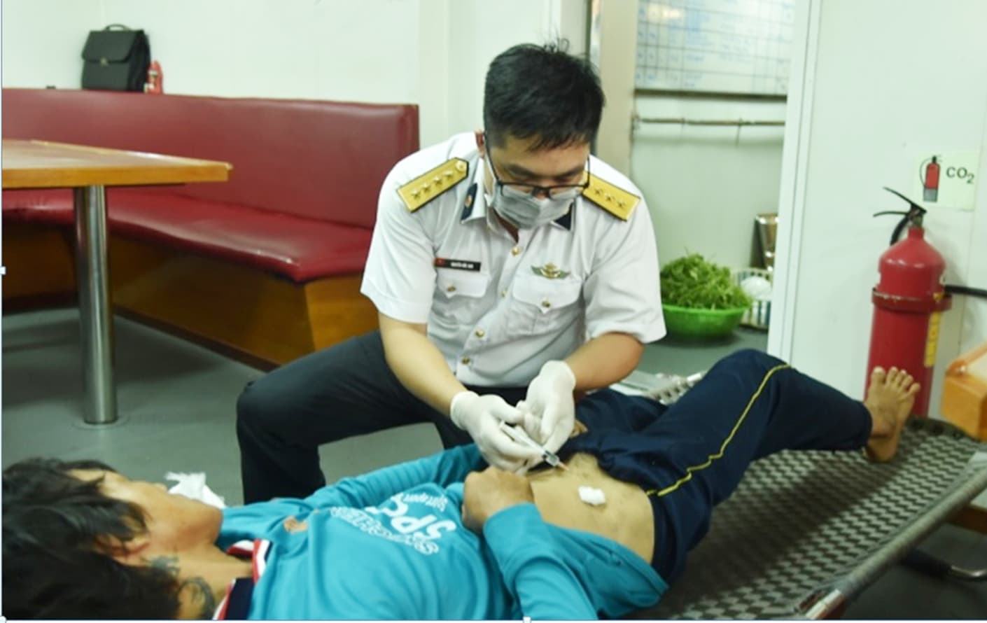 Tàu 265, Vùng 2 Hải quân cấp cứu ngư dân tỉnh Sóc Trăng bị nạn trên biển