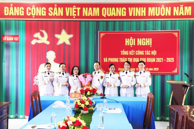 Phụ nữ Lữ đoàn 162 giỏi việc nước, đảm việc nhà