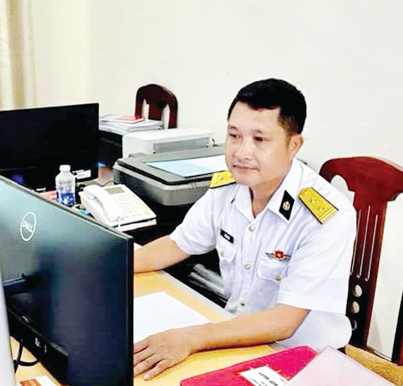 Bản lĩnh sĩ quan hóa học